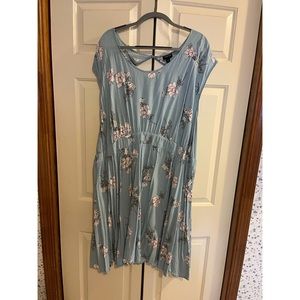 Torrid size 6 blue floral dress with back cut out